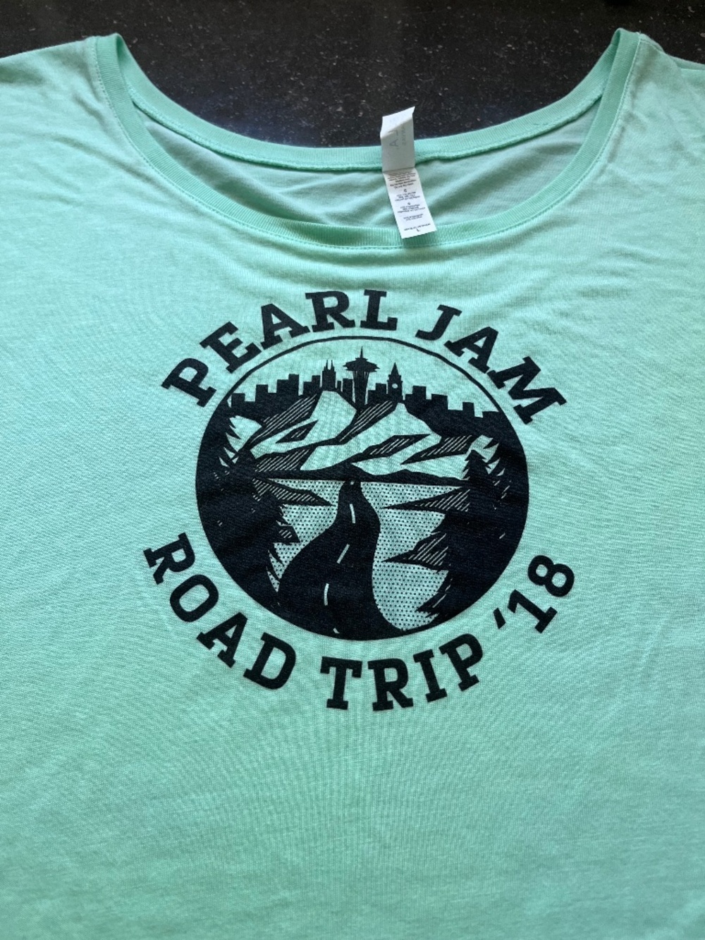 Pearl Jam Road Trip '18 Women's Large Mint Green Graphic Tee